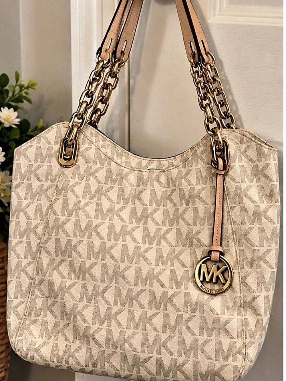 Michael Kors Jet Set Travel Large Chain Shoulder Tote Beige & Vanilla
